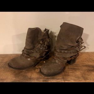 Freebird boots. zip up back, grey size 8